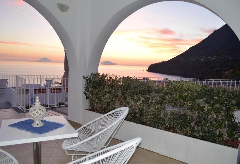 اتاق استاندارد با تراس, A Alera Room & Breakfast