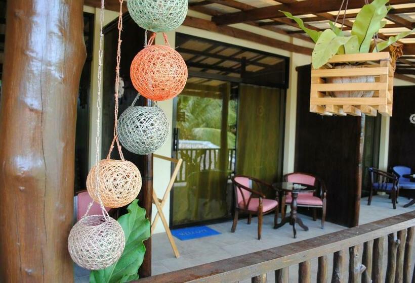 اتاق اکونومی, Captains Lodge And Bar