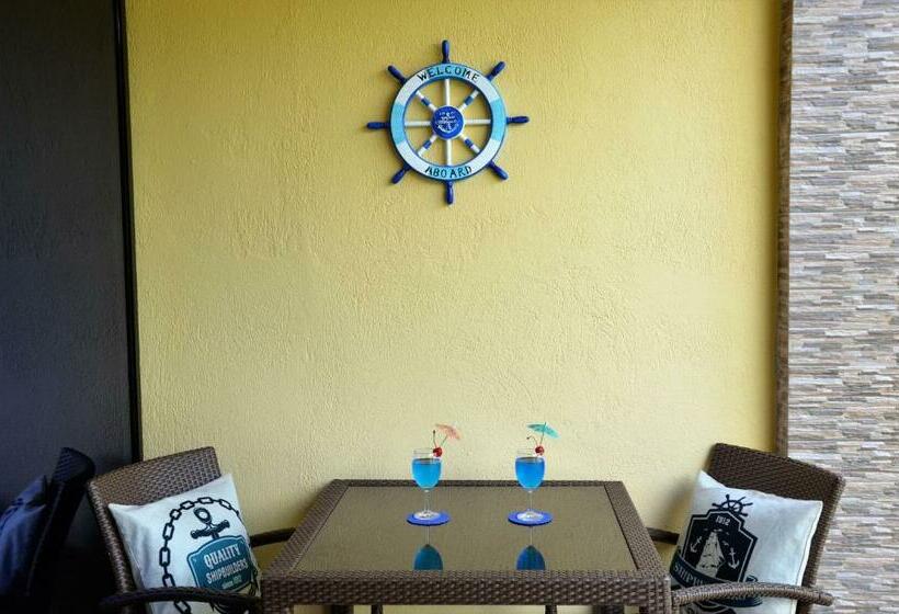 اتاق اکونومی, Captains Lodge And Bar