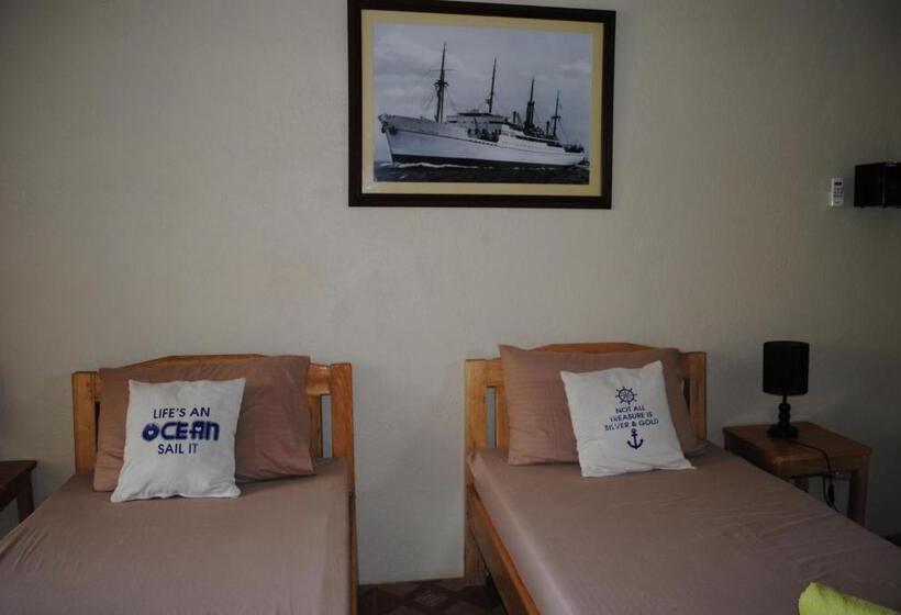 اتاق اکونومی, Captains Lodge And Bar