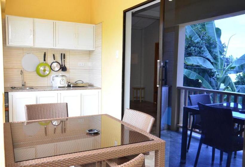 اتاق خانوادگی, Captains Lodge And Bar