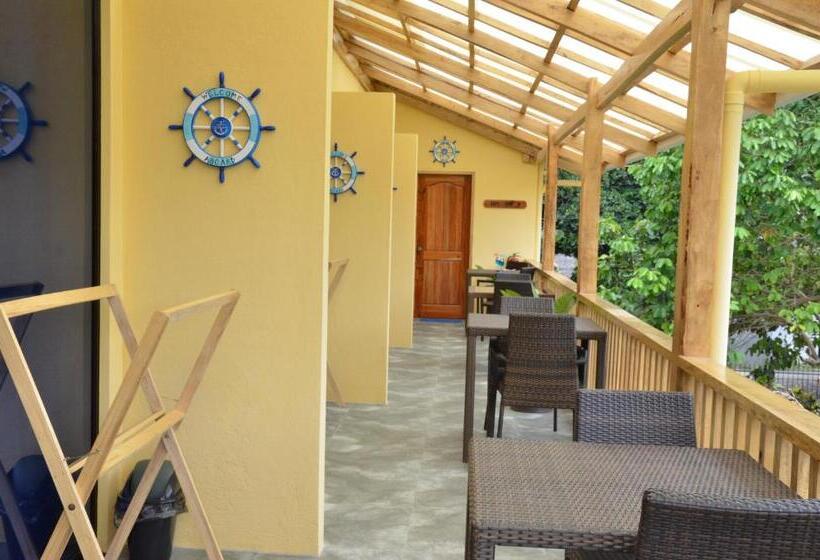 패밀리 룸, Captains Lodge And Bar