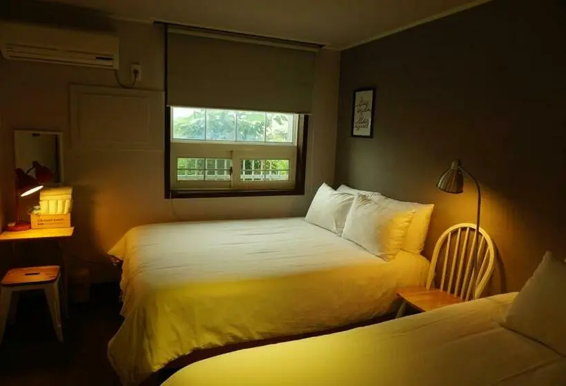 Standard Kolmen Hengen Huone, Grim Garden Guesthouse