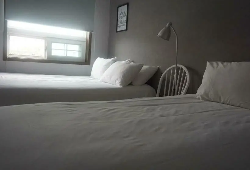 Standard Kolmen Hengen Huone, Grim Garden Guesthouse