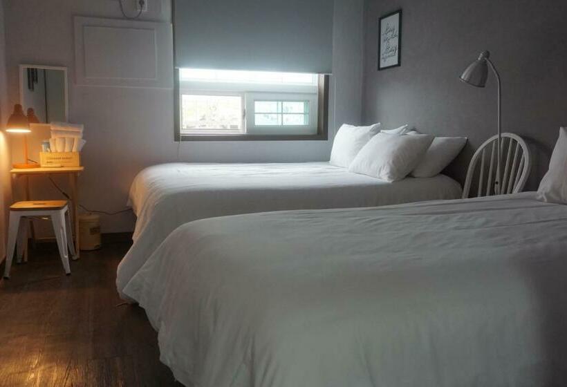 标准三人间, Grim Garden Guesthouse