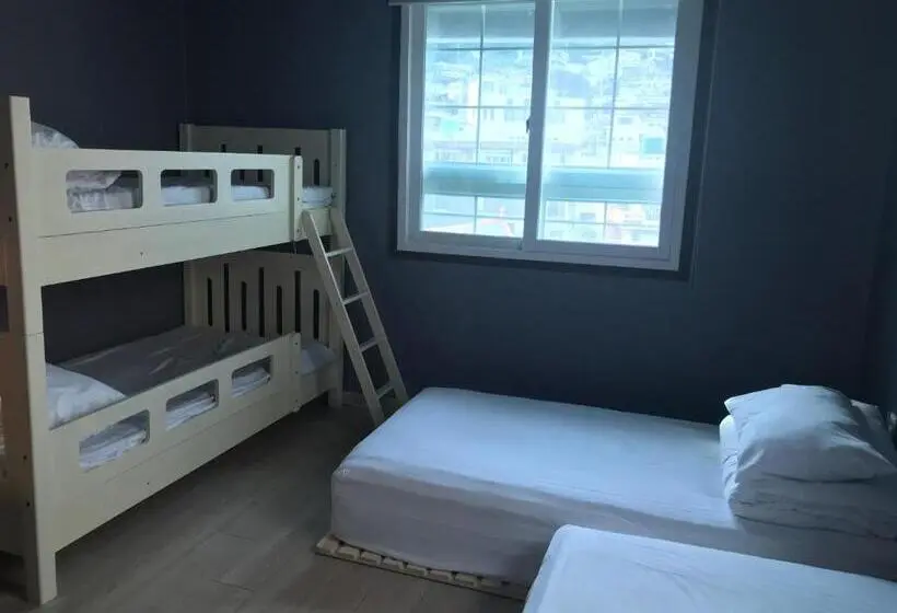 Perhehuone Vuoristonäkymä, Grim Garden Guesthouse