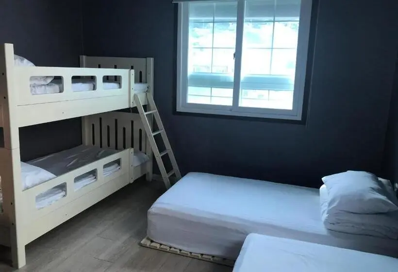 Perhehuone Vuoristonäkymä, Grim Garden Guesthouse
