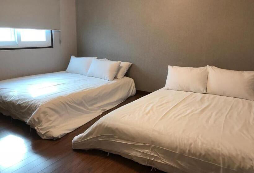 豪华家庭房间, Grim Garden Guesthouse