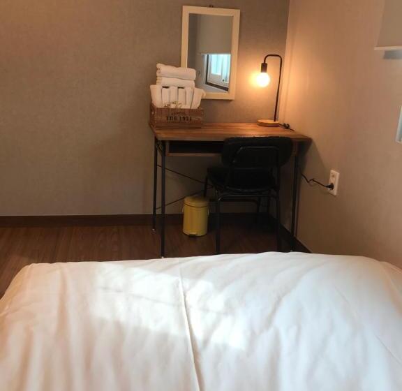 豪华家庭房间, Grim Garden Guesthouse