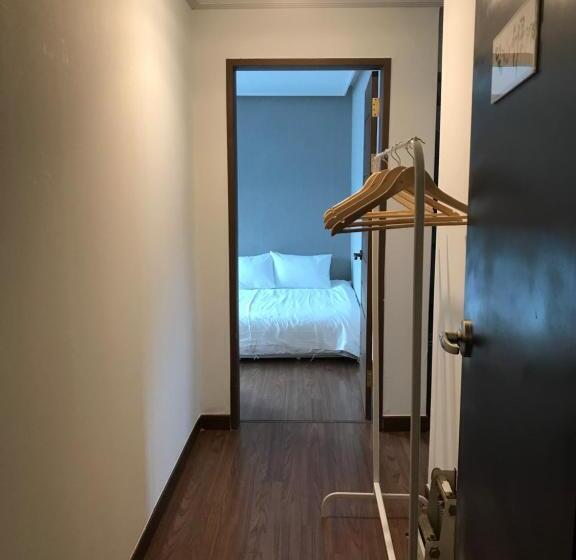 豪华家庭房间, Grim Garden Guesthouse