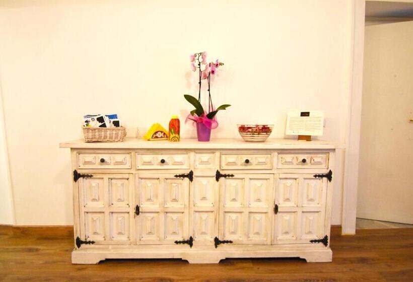 اتاق لوکس با وان آب گرم, Sunrise B&b