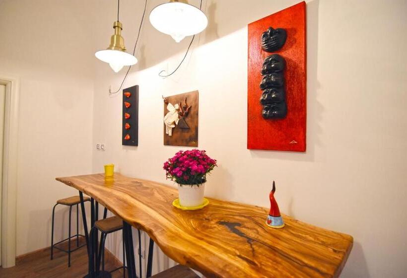 اتاق لوکس با وان آب گرم, Sunrise B&b