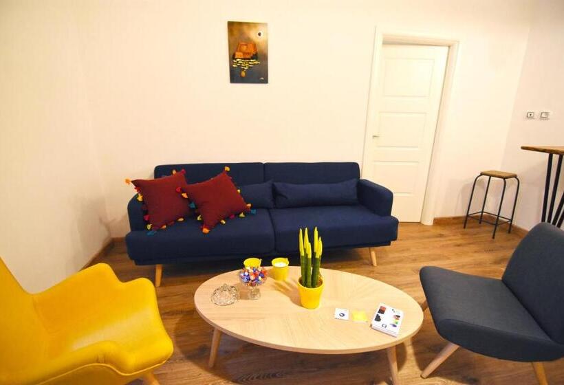 اتاق لوکس با وان آب گرم, Sunrise B&b