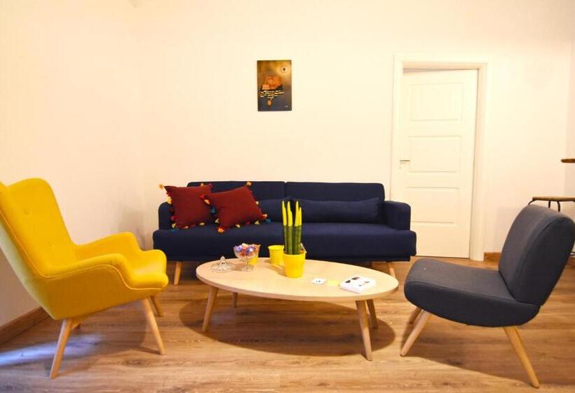 اتاق لوکس با وان آب گرم, Sunrise B&b