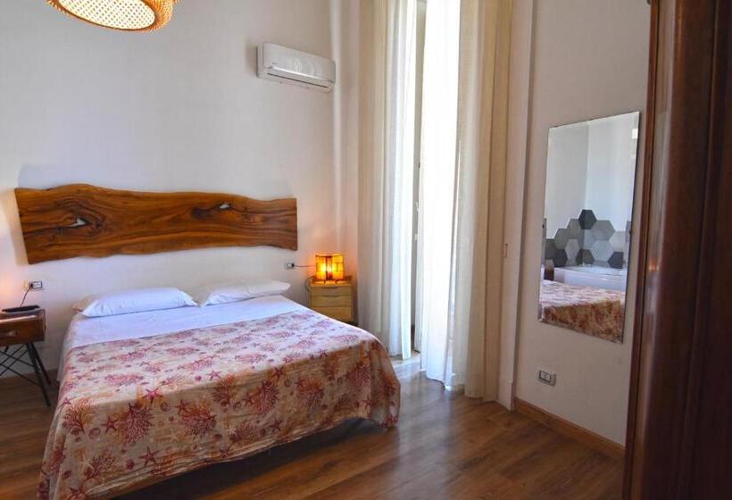 سوئیت با چشم‌انداز دریا و هیدروماساژ, Sunrise B&b