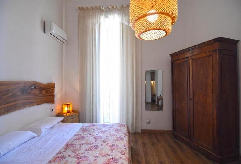 سوئیت با چشم‌انداز دریا و هیدروماساژ, Sunrise B&b