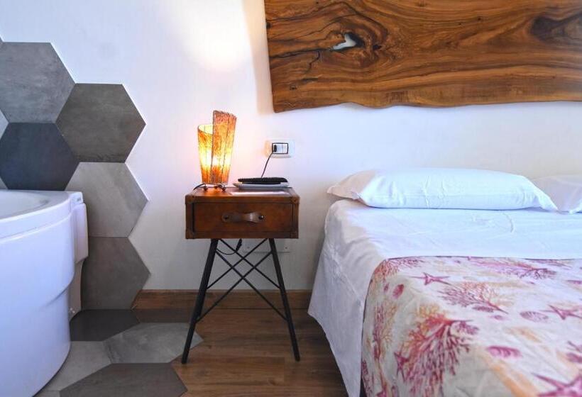 سوئیت با چشم‌انداز دریا و هیدروماساژ, Sunrise B&b