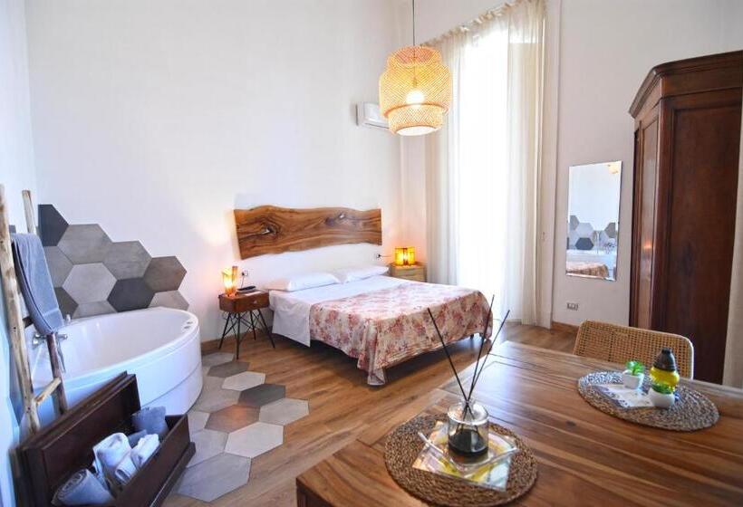 سوئیت با چشم‌انداز دریا و هیدروماساژ, Sunrise B&b