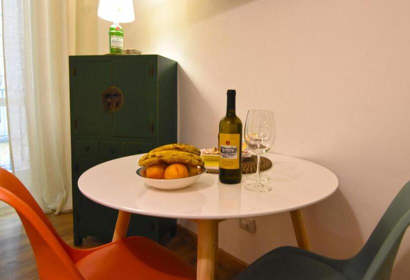 اتاق لوکس با وان آب گرم, Sunrise B&b