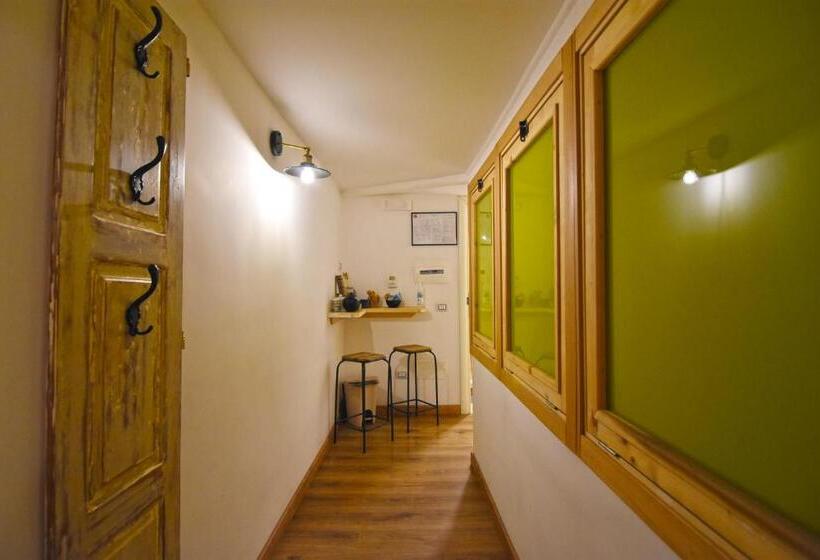 اتاق لوکس با وان آب گرم, Sunrise B&b