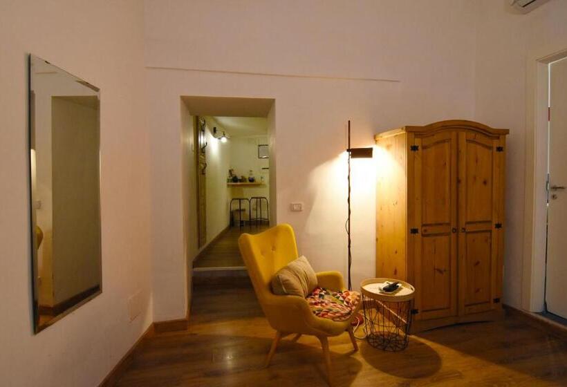 اتاق لوکس با وان آب گرم, Sunrise B&b