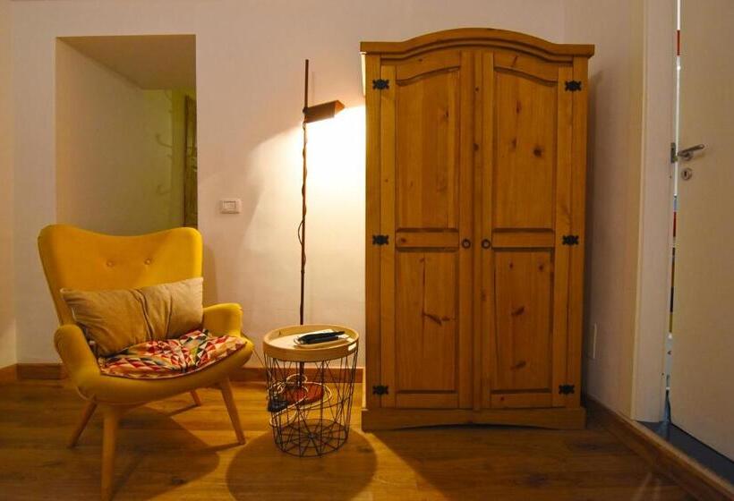اتاق لوکس با وان آب گرم, Sunrise B&b