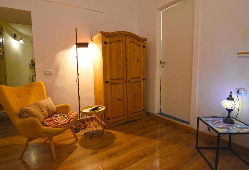 اتاق لوکس با وان آب گرم, Sunrise B&b