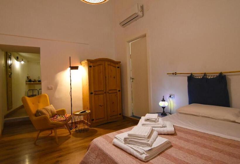 اتاق لوکس با وان آب گرم, Sunrise B&b