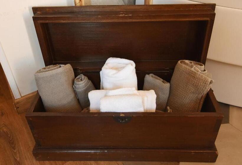 سوئیت با چشم‌انداز دریا و هیدروماساژ, Sunrise B&b