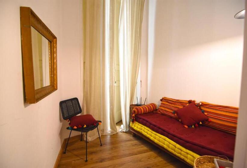 سوئیت با چشم‌انداز دریا و هیدروماساژ, Sunrise B&b