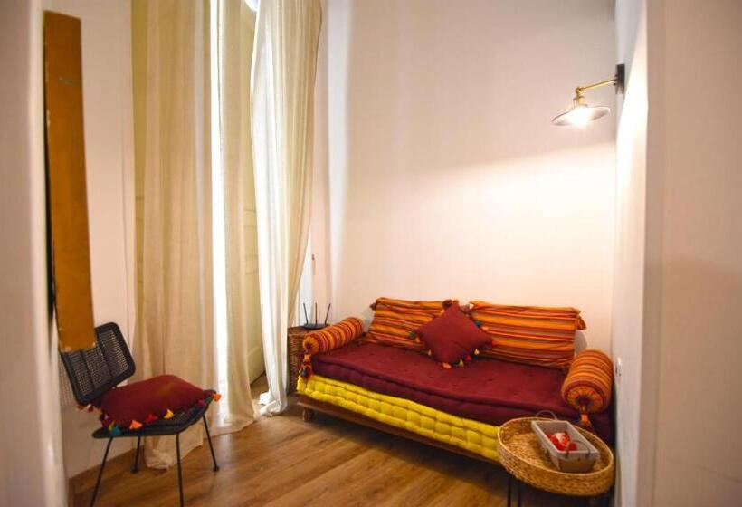 سوئیت با چشم‌انداز دریا و هیدروماساژ, Sunrise B&b