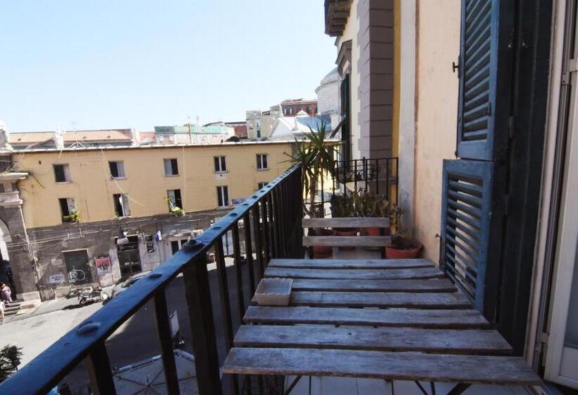 سوئیت با چشم‌انداز دریا و هیدروماساژ, Sunrise B&b