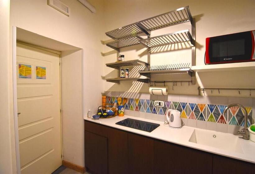 سوئیت با چشم‌انداز دریا و هیدروماساژ, Sunrise B&b