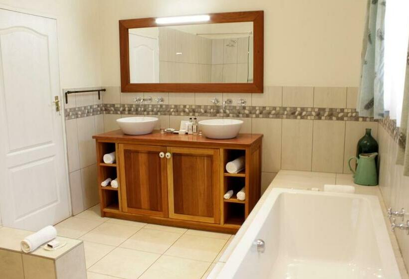 اتاق استاندارد با تخت بزرگ, Batonka Guest Lodge