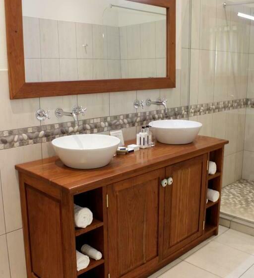 اتاق استاندارد با تخت بزرگ, Batonka Guest Lodge