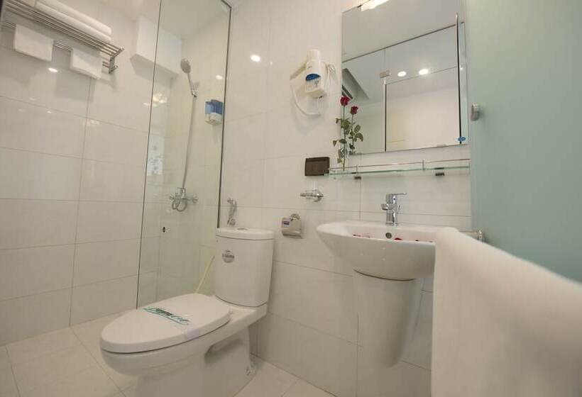 اتاق لوکس با بالکن, Hanoi Holiday