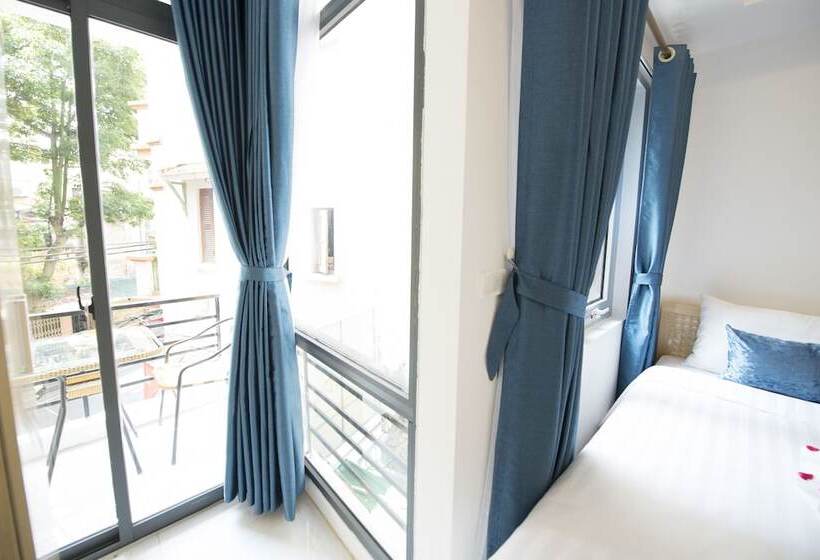 اتاق لوکس با بالکن, Hanoi Holiday