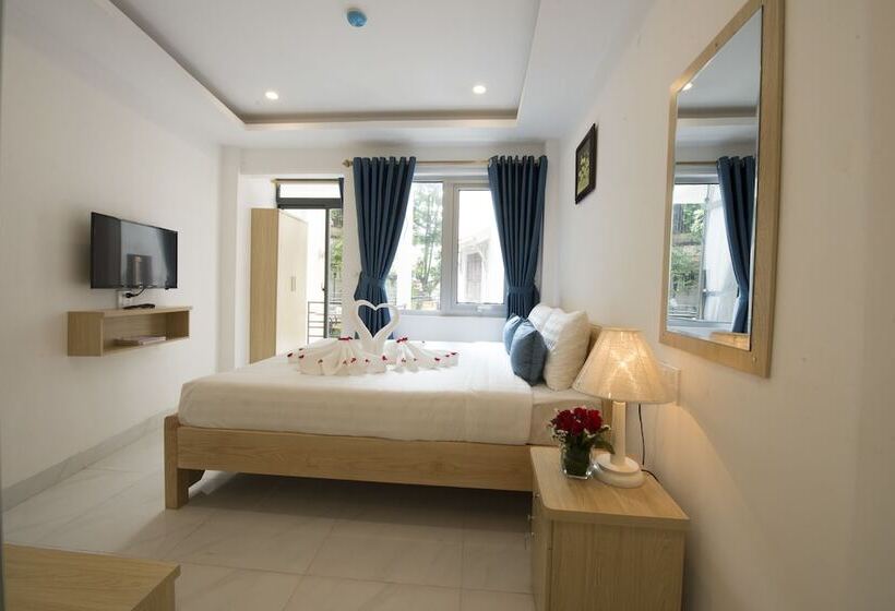 اتاق لوکس با بالکن, Hanoi Holiday