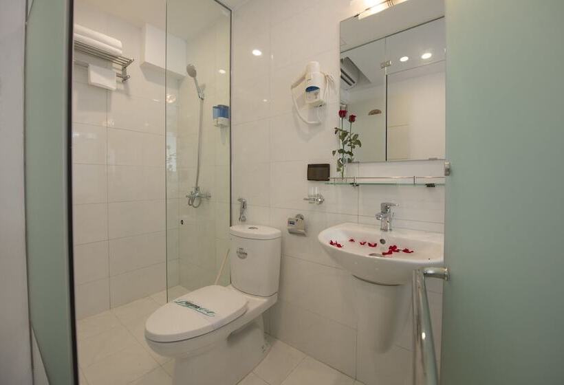 اتاق سوپریور سه تخته, Hanoi Holiday