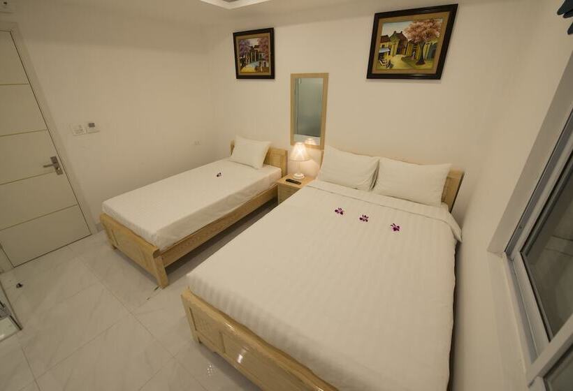 اتاق سوپریور سه تخته, Hanoi Holiday
