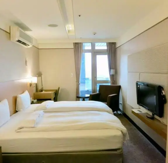 اتاق استاندارد با چشم‌انداز دریا, Rhine Inn