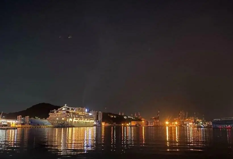 اتاق استاندارد چهار تخته, Rhine Inn