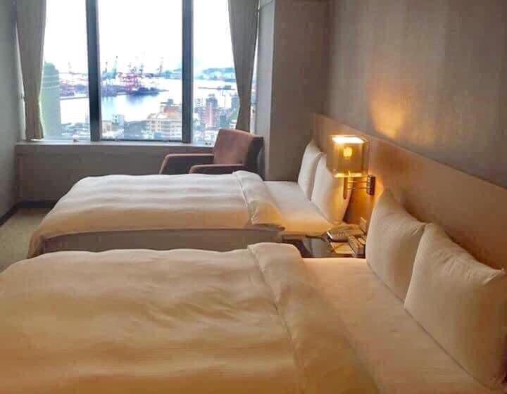 اتاق استاندارد چهار تخته, Rhine Inn