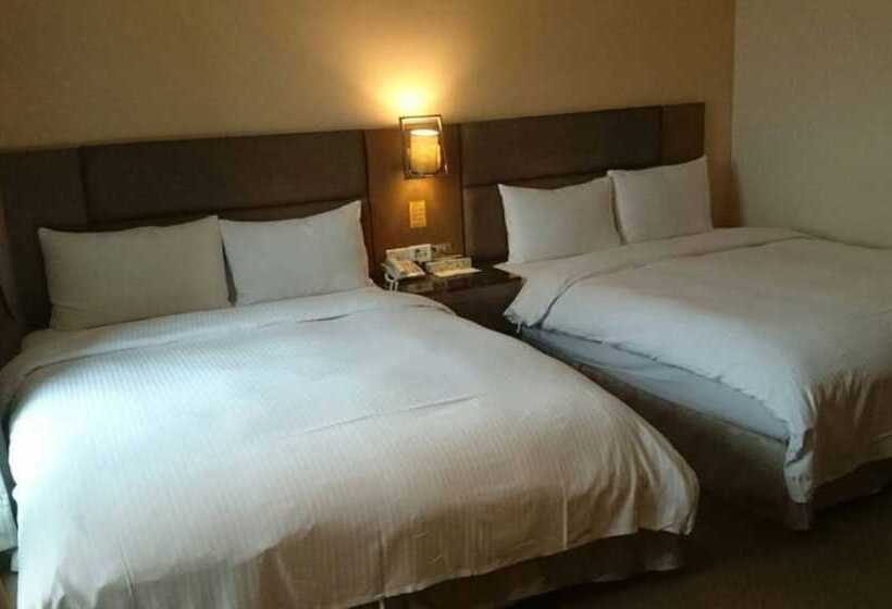 اتاق استاندارد چهار تخته, Rhine Inn