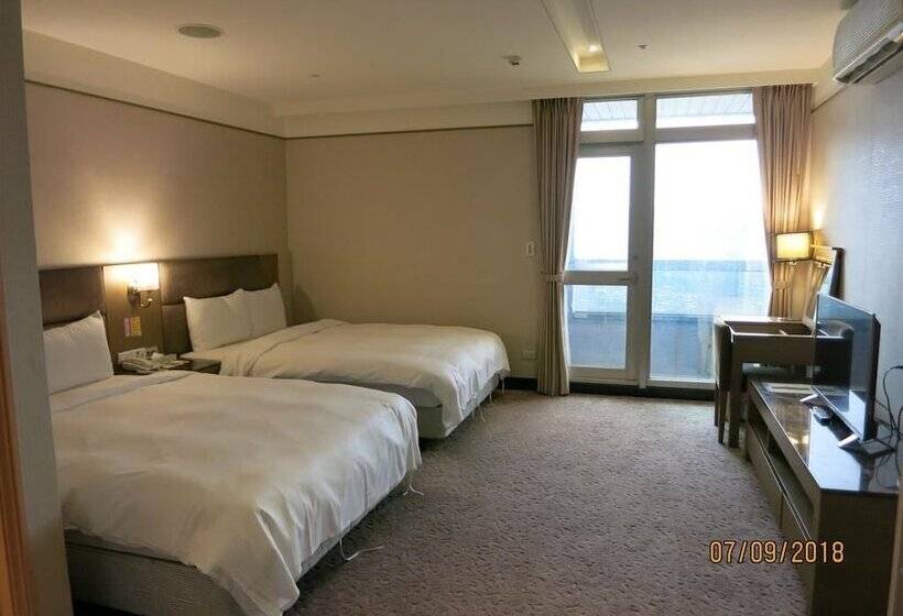 اتاق استاندارد چهار تخته, Rhine Inn