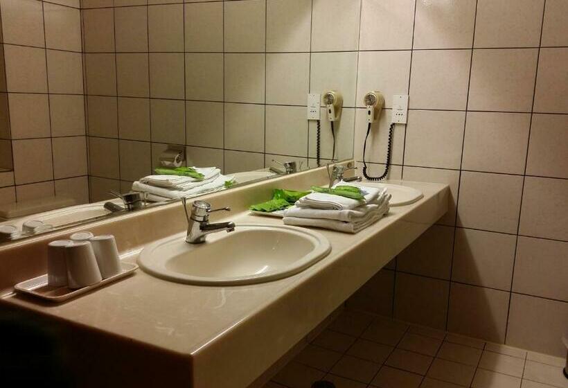 اتاق استاندارد, Sun Wang