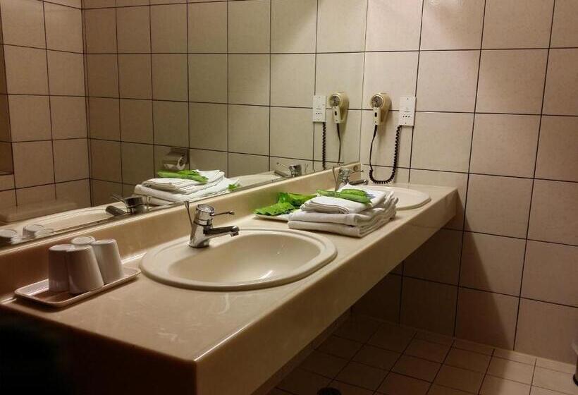 اتاق استاندارد سه نفره, Sun Wang