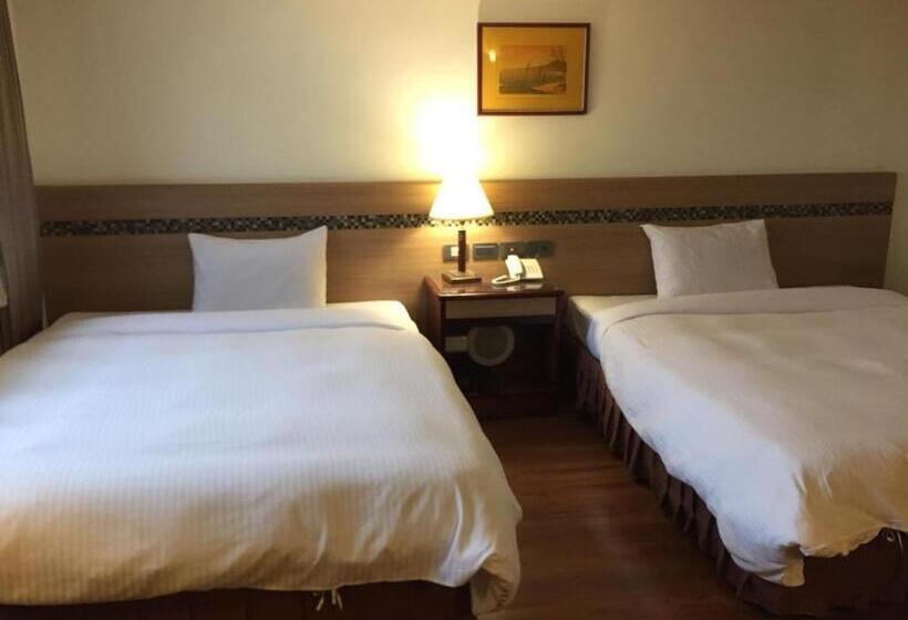 اتاق پریمیوم چهارنفره, Sun Wang