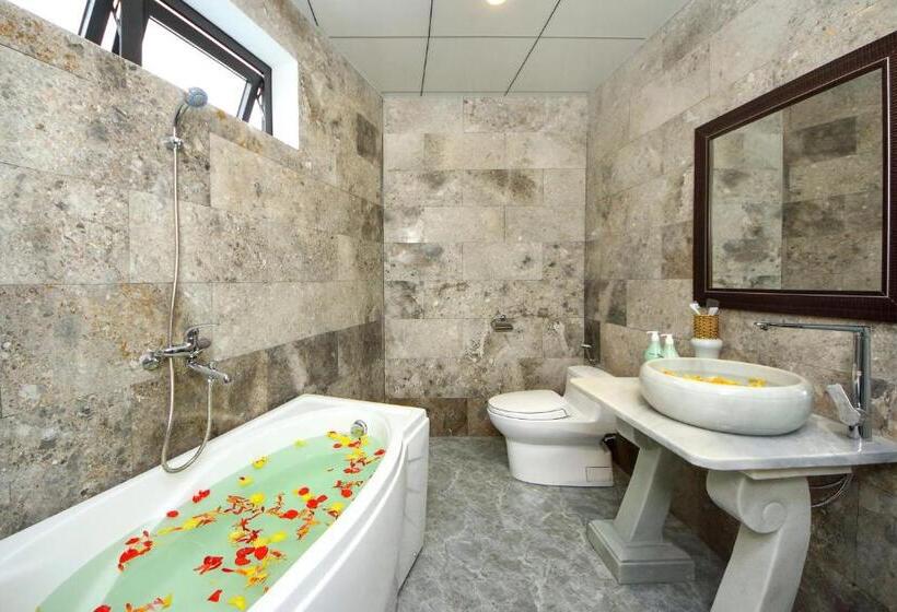 اتاق استاندارد با چشمانداز استخر, Quynh Long Villa