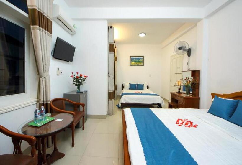 اتاق استاندارد چهارنفره با بالکن, Quynh Long Villa